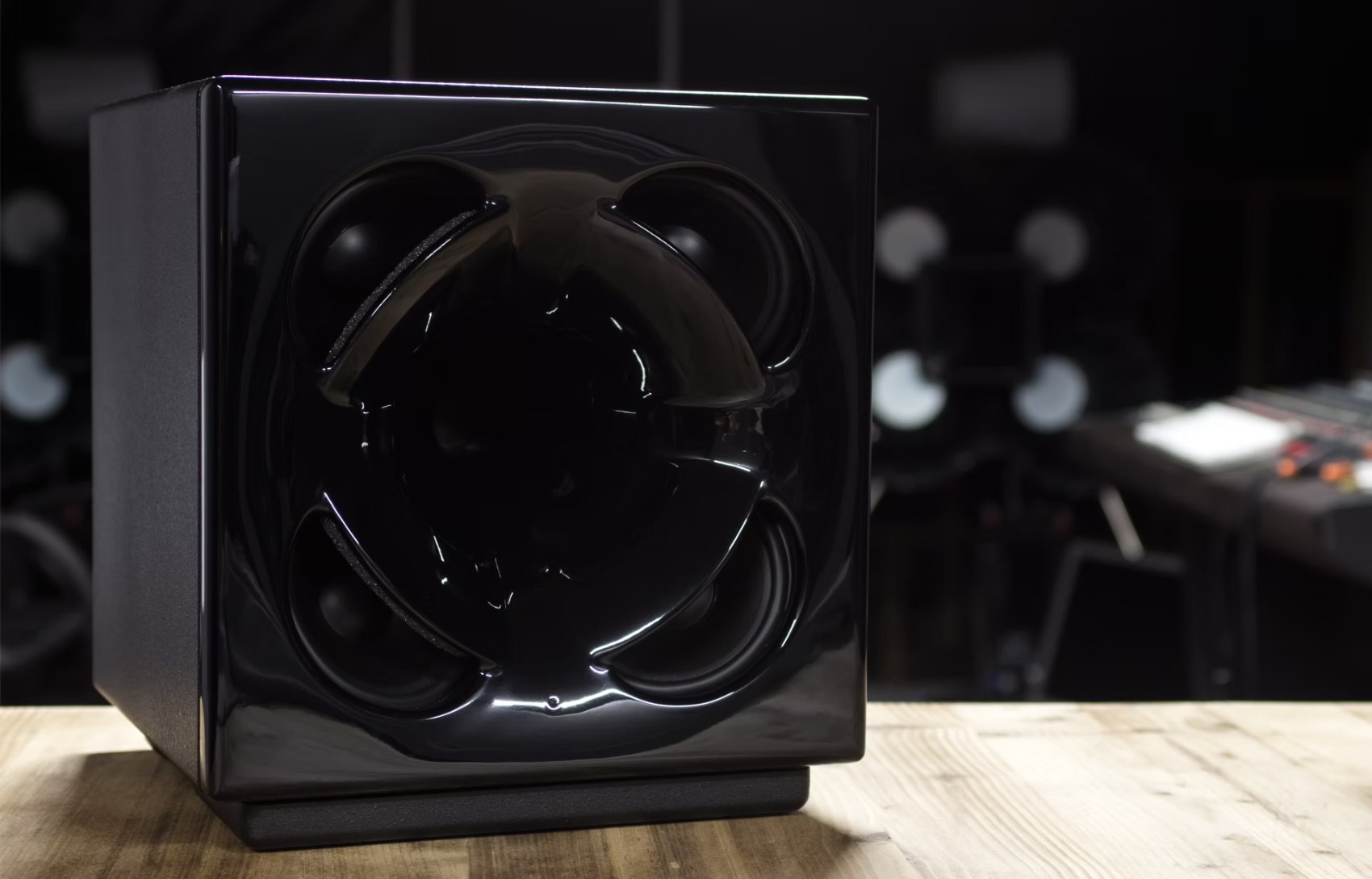 Square Two in gloss black